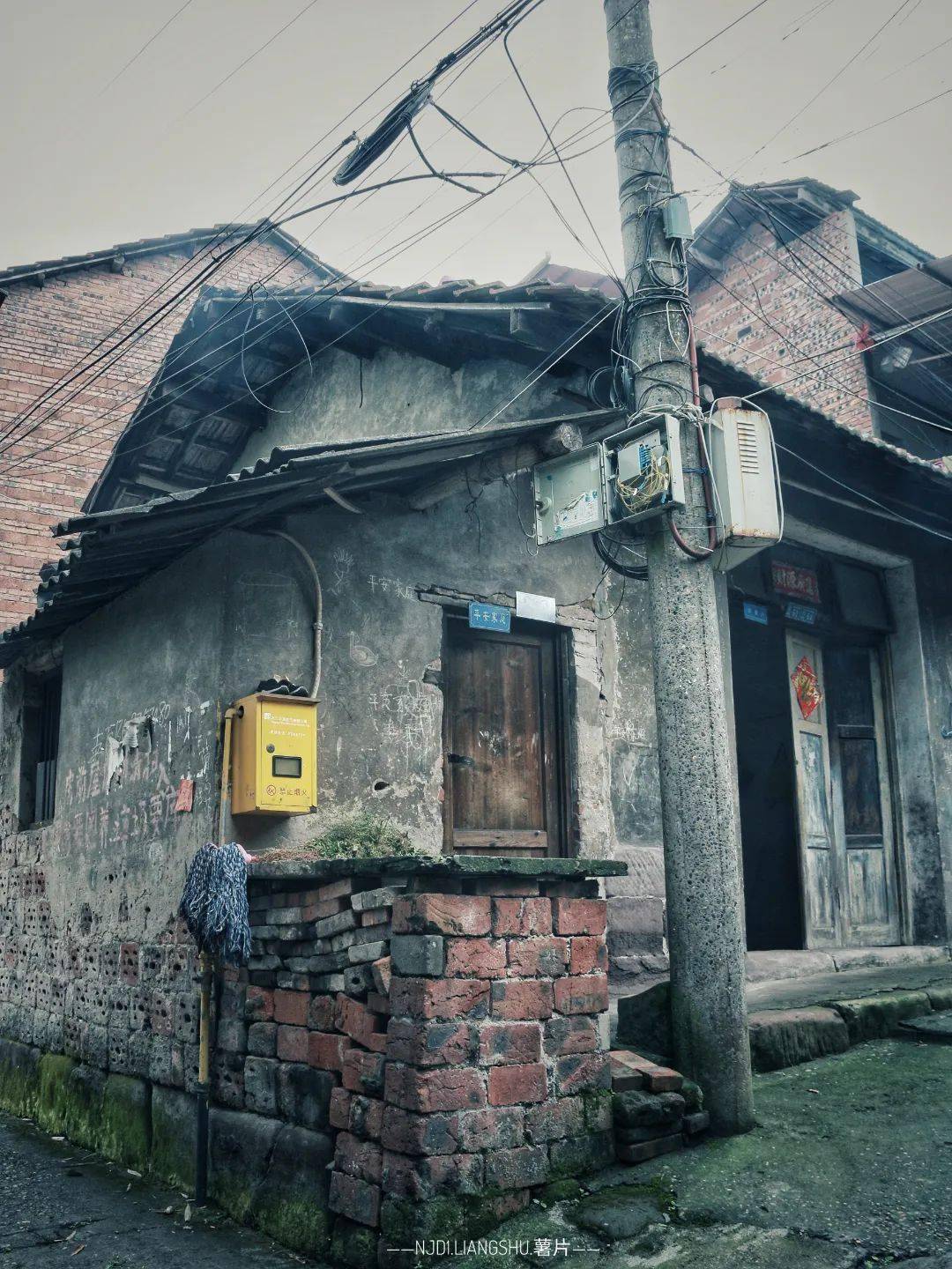 内江这些老街古巷小众又复古拍照不摆了一脚踏进80年代