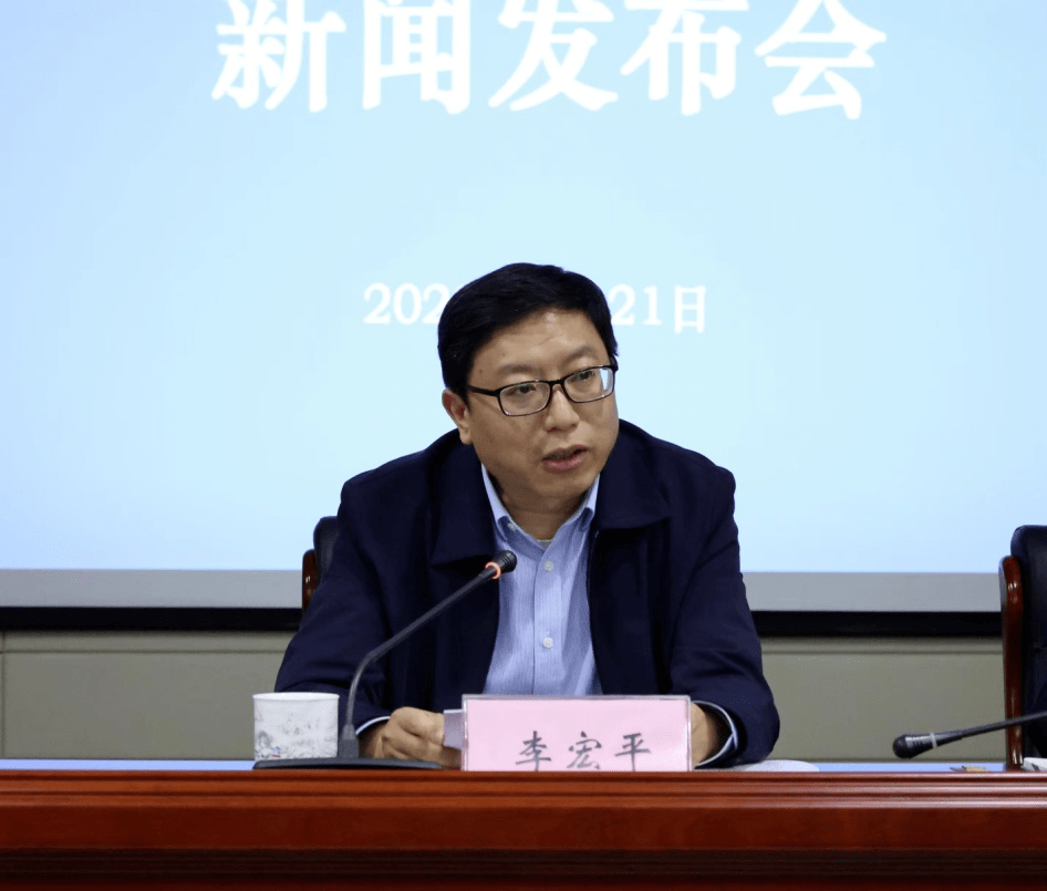 举行应对疫情保企业,稳就业,惠民生新闻发布会,市人社局副局长李宏平