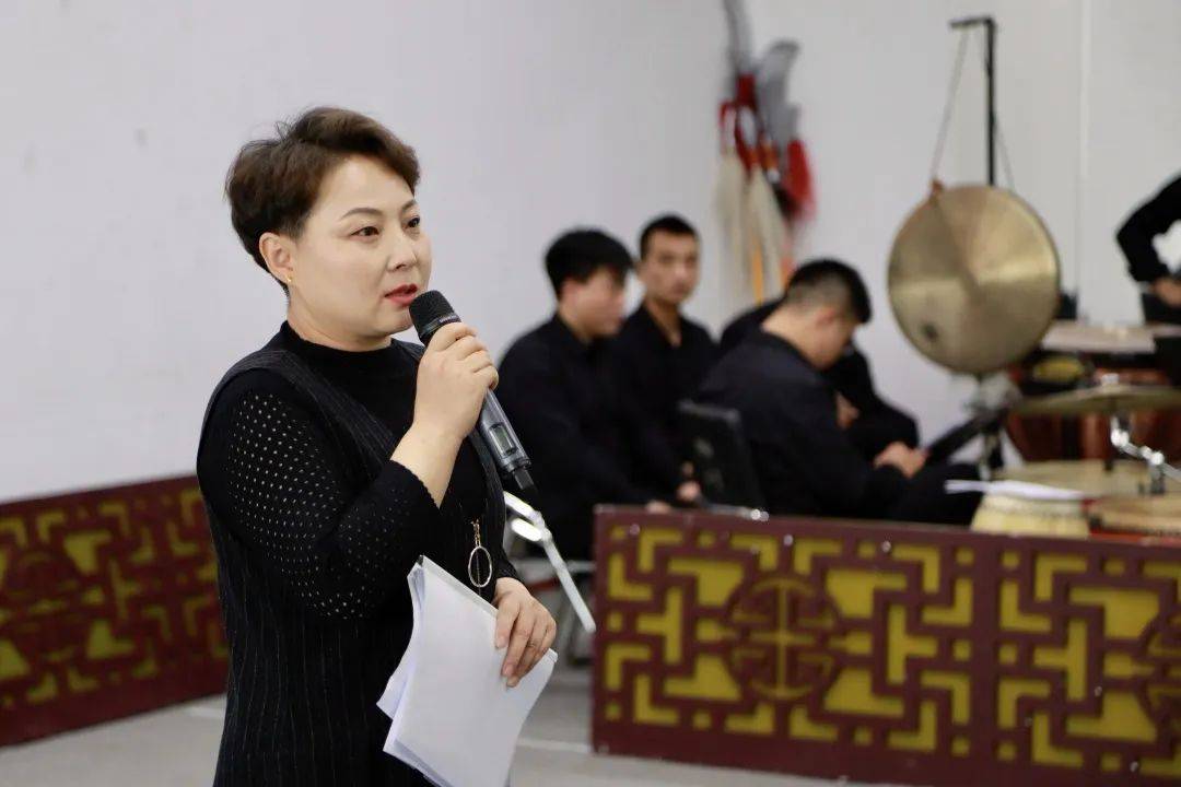 与去年相比,一是大家热情高涨,积极筹备,竞相学习,相互鼓励,展现出了