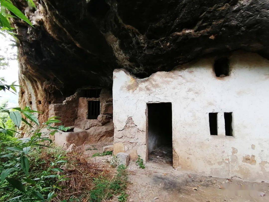 昭通镇雄发现古代修建的洞穴民居建筑群