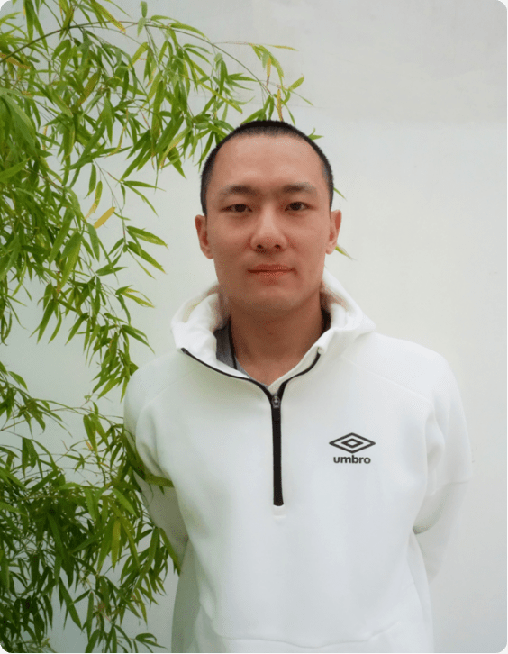 主攻铜锤花脸,师承田恩荣,朱玉峰,王德刚,德少荣等京剧名师.