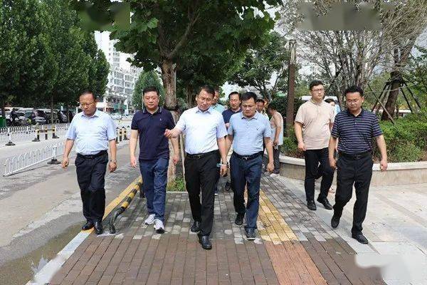 7月10日,市委副书记,市长周刚到龙泉街道调研全国文明城市创建工作.