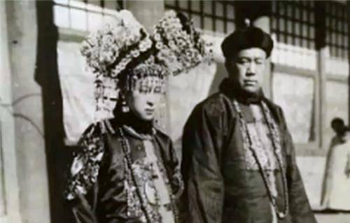 爱新觉罗·善耆是清太宗皇太极长子肃亲王豪格的第十代嫡孙,出生于