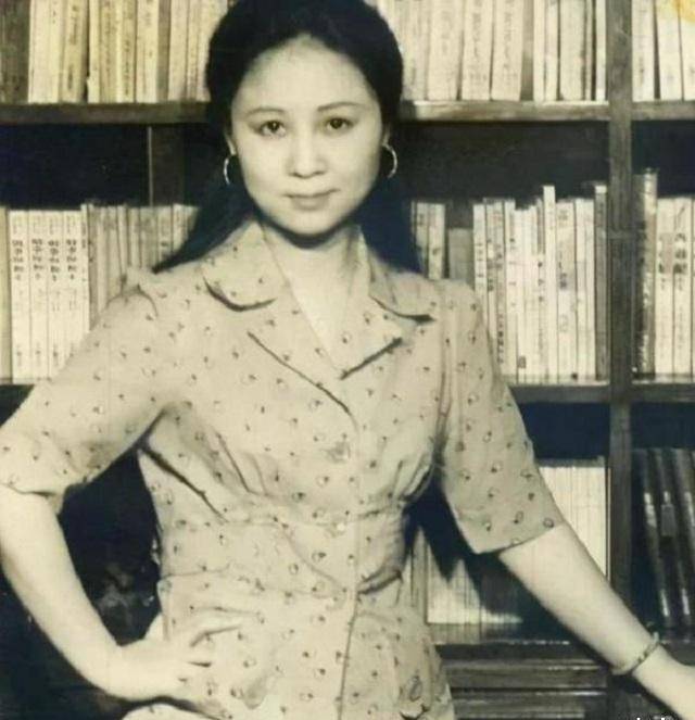 琼瑶闺蜜:爱上有妇之夫,甘愿做"妾"45年,为家庭和睦去做绝育_董令狐