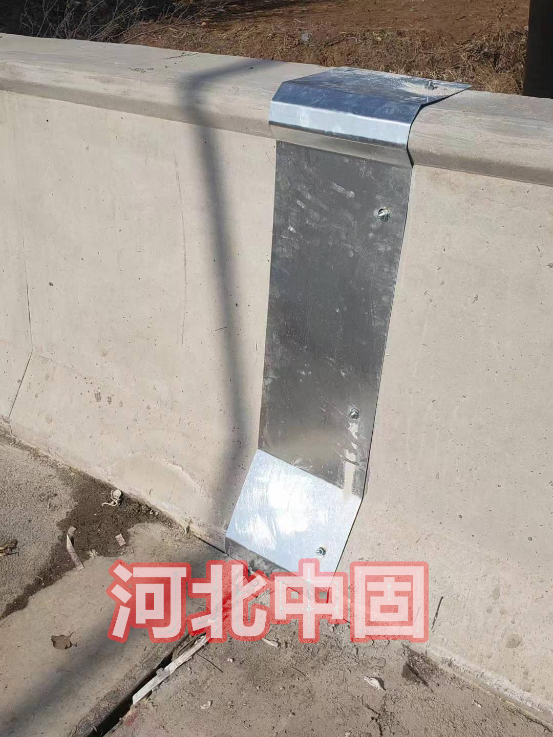 米乐M6 M6米乐什么是钢遮板？【钢遮板作用】镀锌伸缩缝@河北中固(图2)