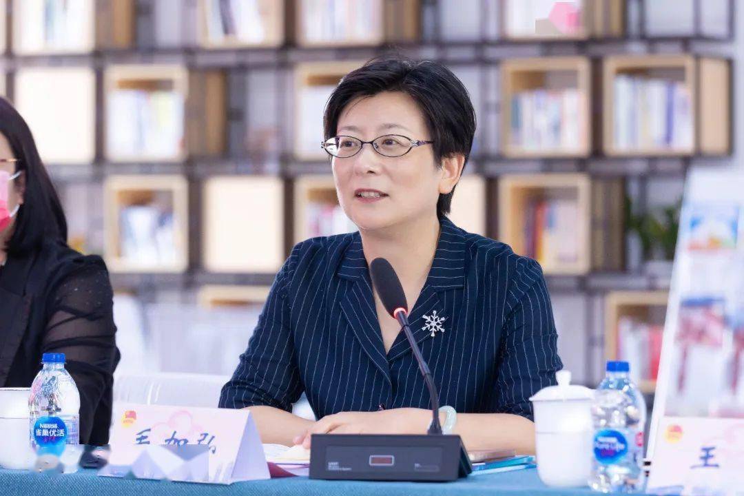 毛加弘指出一要加大引才育才力度,充分认识"青年是城