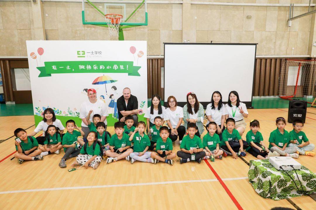 借用现任小土豆和已小学毕业的"小土豆"的话,这是个"好玩的学校"有