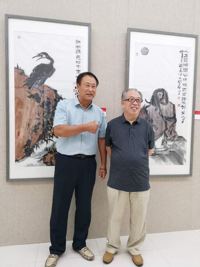 与王天胜在画展交流王开选与潘世勋在画展交流王开选与潘世勋,杜希贤