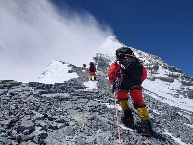 珠峰已被人类征服7646次，玉龙雪山至今无人登顶？想登顶玉龙雪山难于上青天！