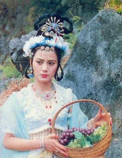 《西游记》中都有哪些高颜值美女,我们来捋一捋_唐僧_邱佩宁_嫦娥