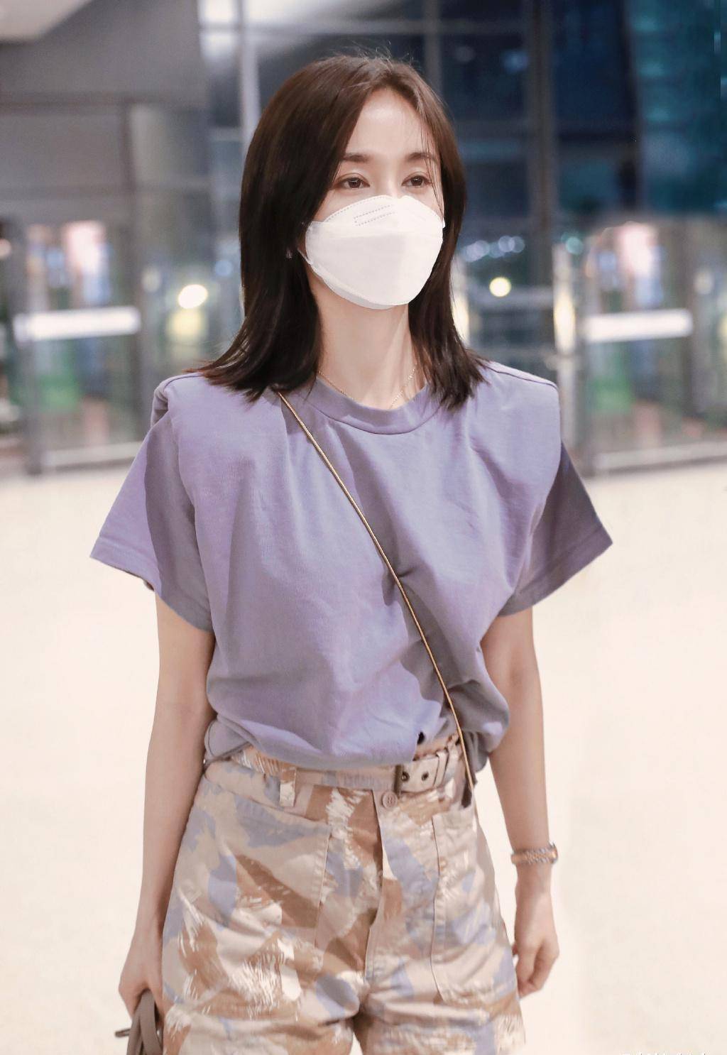 王子文不愧是常年米乐M6 M6米乐练瑜伽的人穿热裤+高筒靴也太抢镜了(图4)