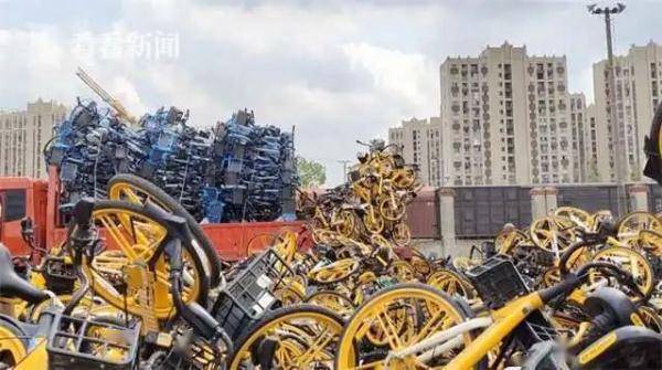 上海熟悉的一幕又来了！完好的共享单车被堆成山，有人靠这个“日进上万”！网友怒了