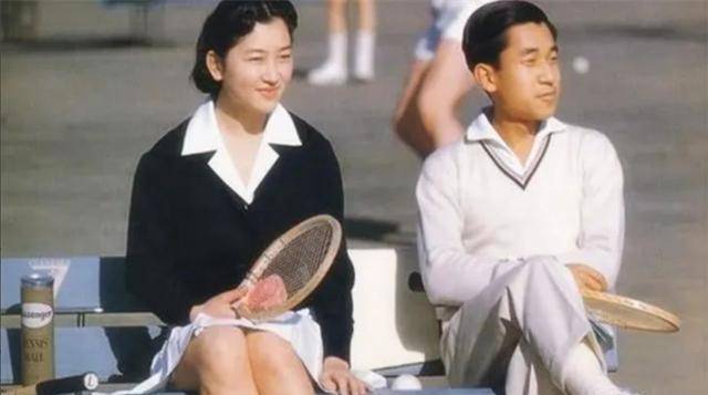 美智子皇后拒绝合葬：我和明仁天皇米乐M6 M6米乐没爱情只有子宫被需要(图8)