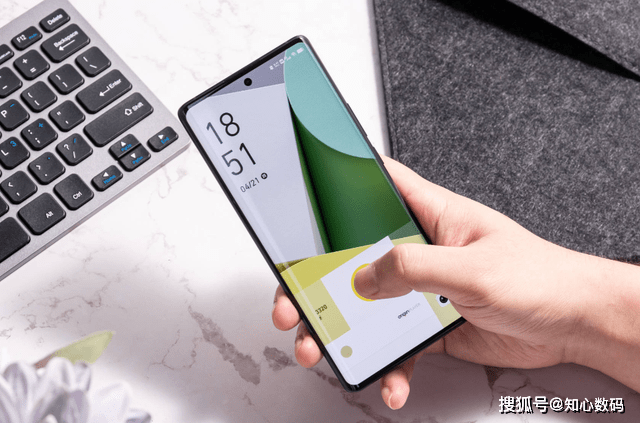 ��ֻ����iPhone��,��3�׿�߶˻�����ֵ����,��ǿ��