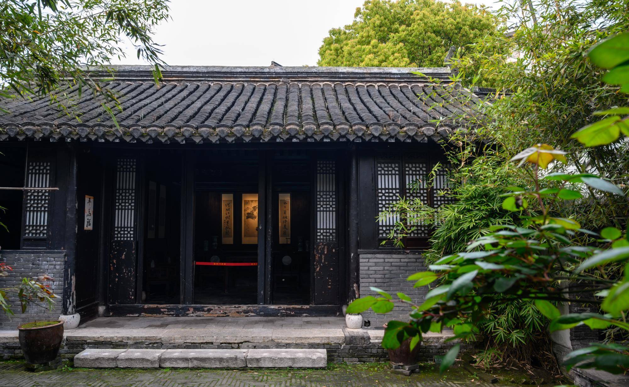 江苏兴化最著名的名人故居，隐藏在闹市中，规模不大仅8间房屋