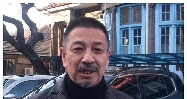 原创周小斌：36岁成名“大周”，42岁结婚，可惜父亲没有见到孙女