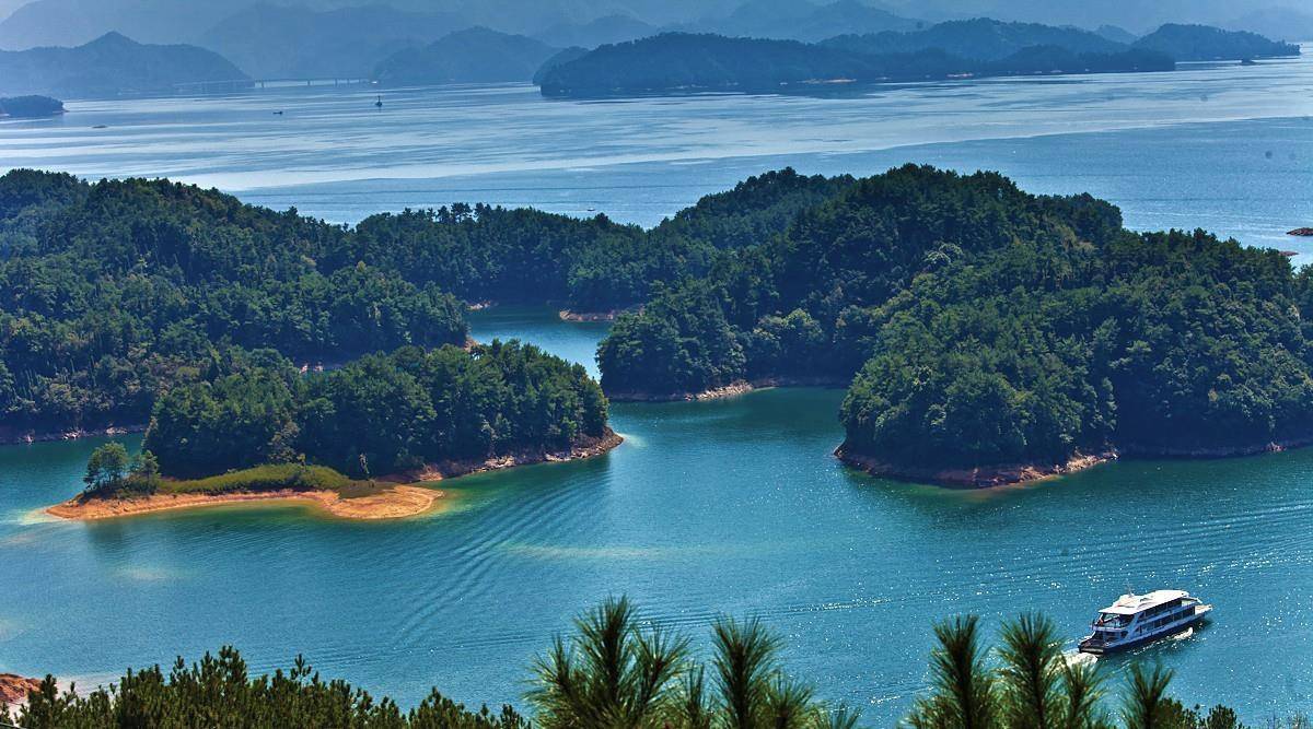 浙江规模最大的人工湖，相当于90个西湖大小，杭州出发只要46分钟