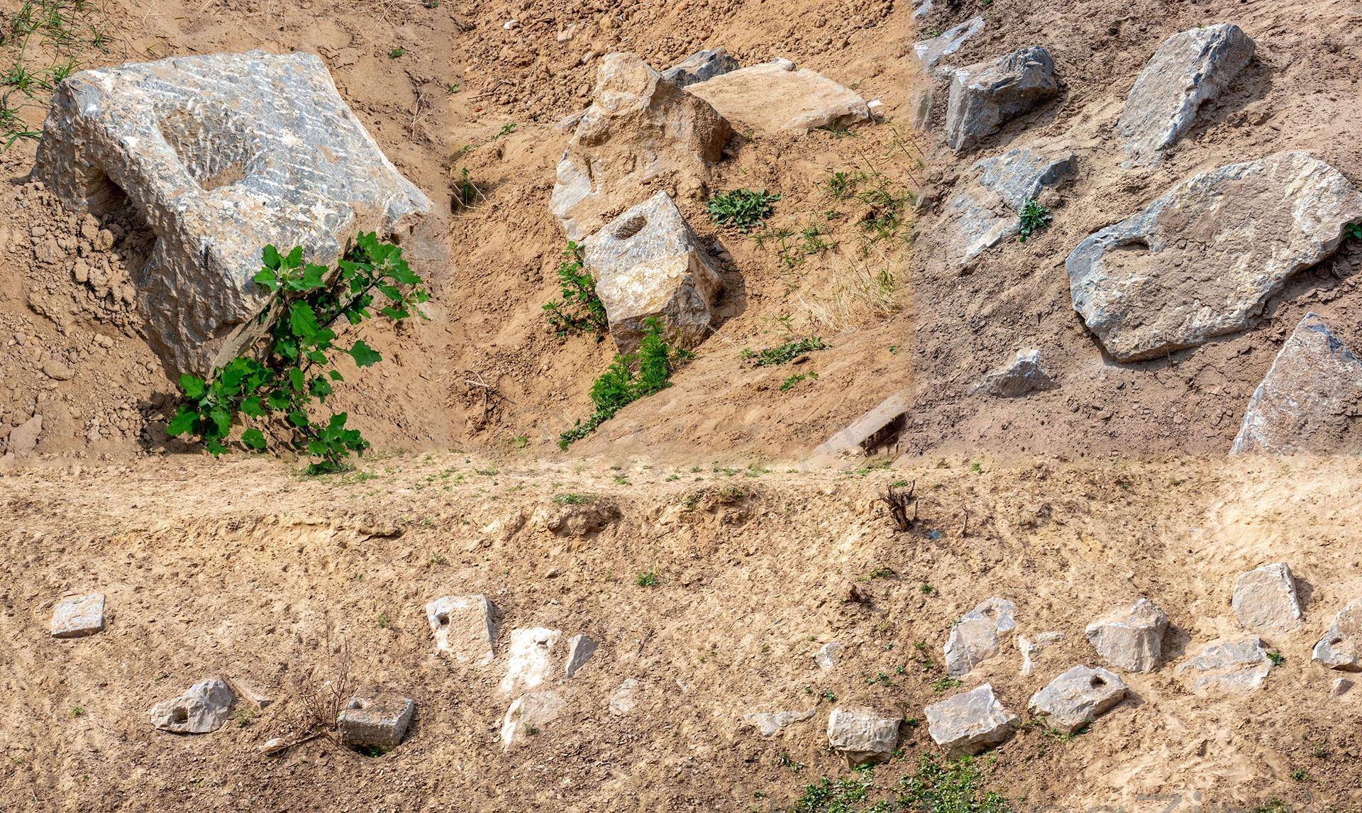 黄河故道“李固渡”旧址：发现河工石，当年用于防御或堵塞河道决口