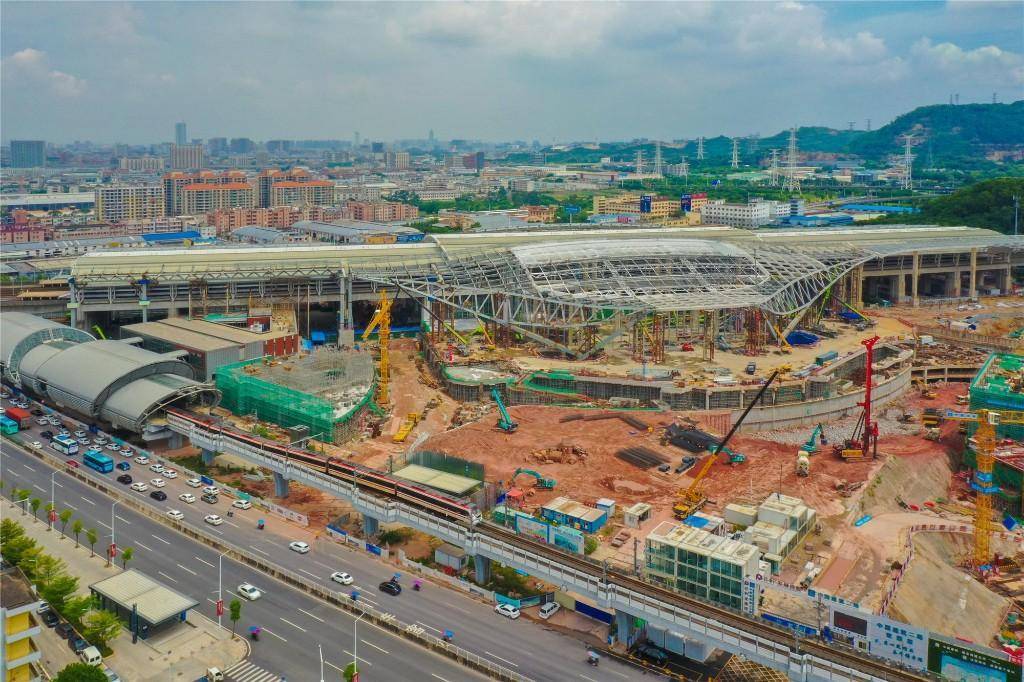 凯发K8国际版官网广深港高铁虎门站站房改扩建工程进入金属屋面安装阶段