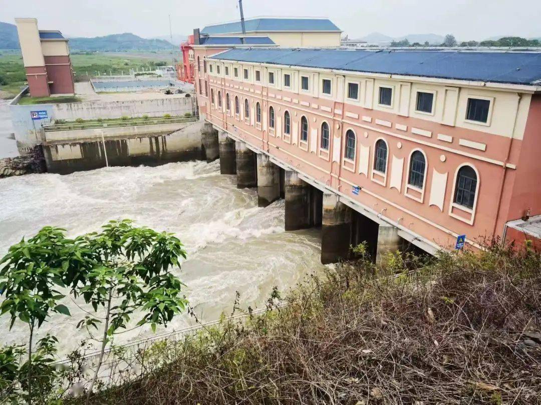 独山枢纽内闸开3孔,独山外闸开2孔排涝;13日晚启动长山河泵站,南台头