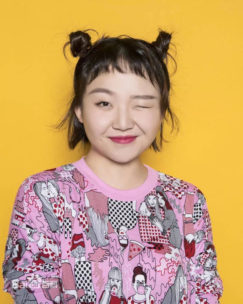 最近在沈腾和马丽主演的《独行月球》中,她嘎嘣嘎嘣脆得咬着自己69