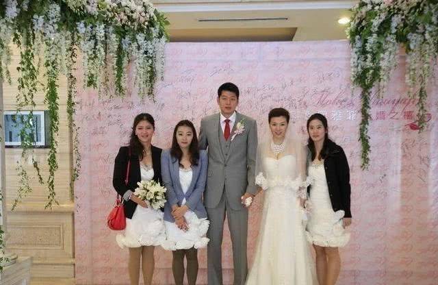 中国体坛好丈夫:新婚一年不到妻子离世,与二婚妻子赡养前妻父母_莫科