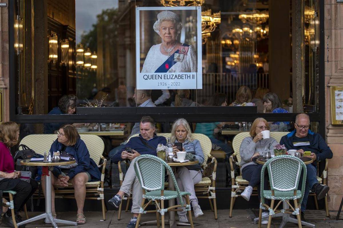 数十万人涌入伦敦悼念英女王：酒店入住率达95%，旅游业或起死回生