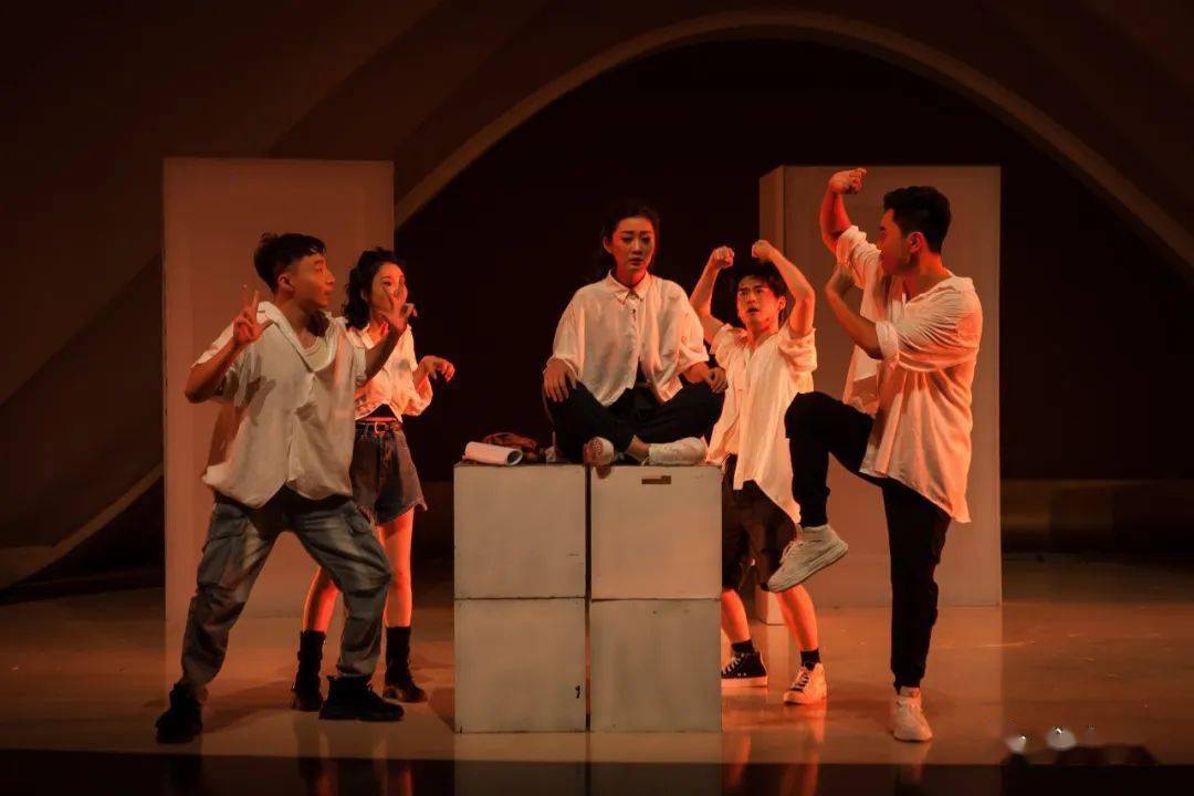 是演员都信“戏比天大”吗？——观省话原创话剧《就是个演话剧的》后随评华体会- 华体会体育官网- 体育APP下载