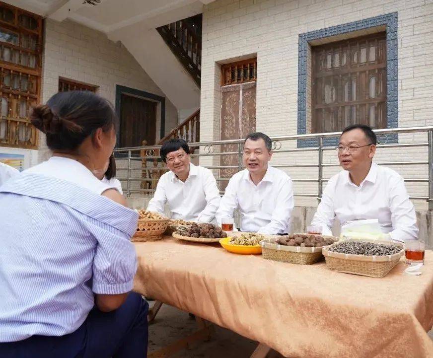 家住罗平县板桥镇安勒村委会小龙潭村的黄应桃一家于2019年脱贫,享受