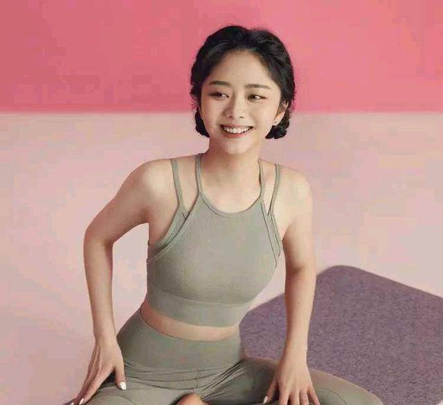 31岁谭松韵米乐M6 M6米乐社交平台晒瑜伽照麻雀虽小五脏俱全身材不要太好(图1)