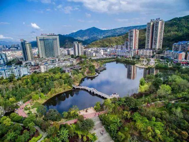 空山新雨后，一起去开州的公园逛一逛，走一走吧