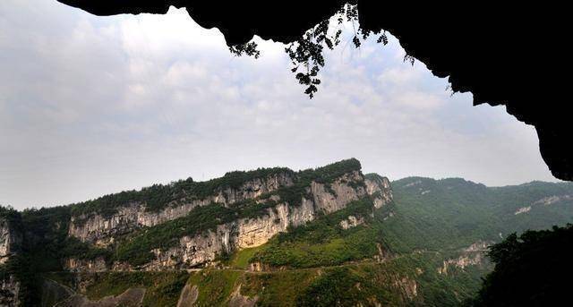 天下第一洞藏身于重庆，周边还有天坑地缝，距重庆市区2小时车程