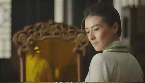相当于现代人用的润唇膏,男子使用的大多是无色或是浅粉色,起到滋润