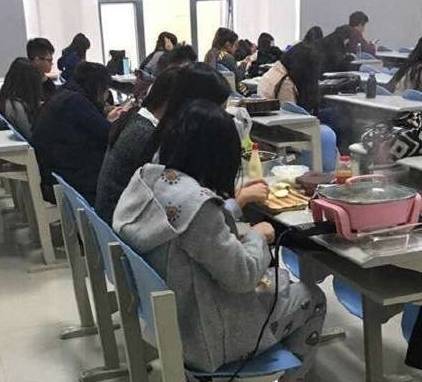 原创
搞笑段子搞笑图片:吃不下了还喂,辣死你