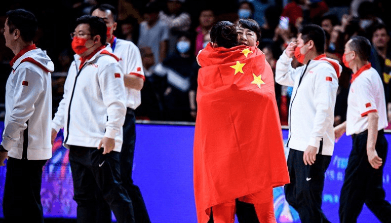 原创
            泪目！中国女篮挺进决赛，郑薇王芳梦回28年前，赛后杜锋祝贺