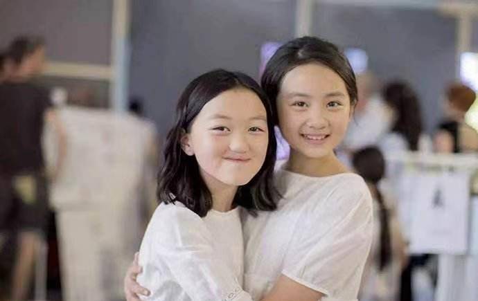 在女儿李嫣出生之前,李亚鹏和王菲就成立了一个基金会,为先天性唇腭裂