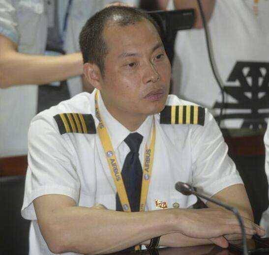 完成史诗级壮举的刘传建机长:曾是战机飞行员 是一名真正的军人_迫降