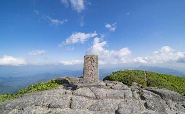 江西有一名山，以齐云命名，云海和日出日落，可与黄山相媲美