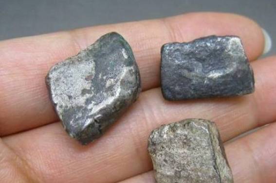 原创
真实的古代银子长啥样?外表丑陋发黑全是牙印,掉地上也没人捡