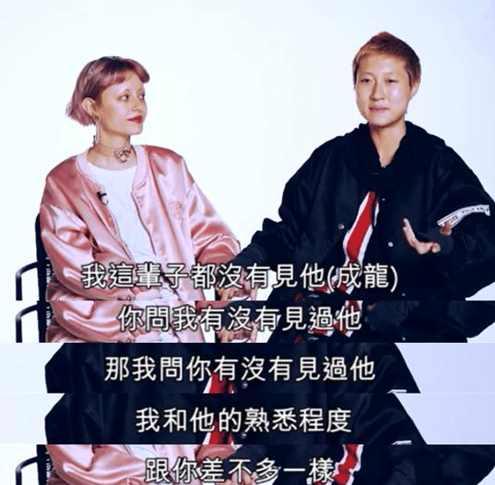 吴卓林和妻子现身街头,看起来有些寒酸,妈妈却在家自