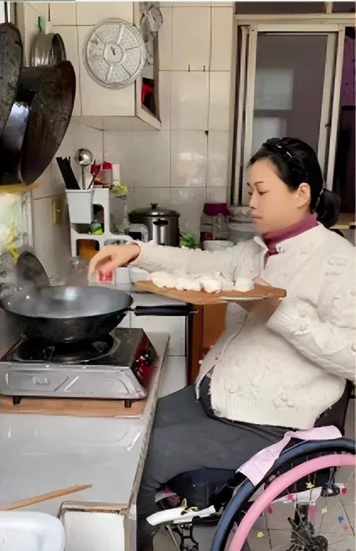 湖北34岁女子瘫痪离异后,嫁给闺蜜的儿子,网友:绝配 湖北34岁女子瘫痪离异后,嫁给闺蜜的儿子,网友:绝配