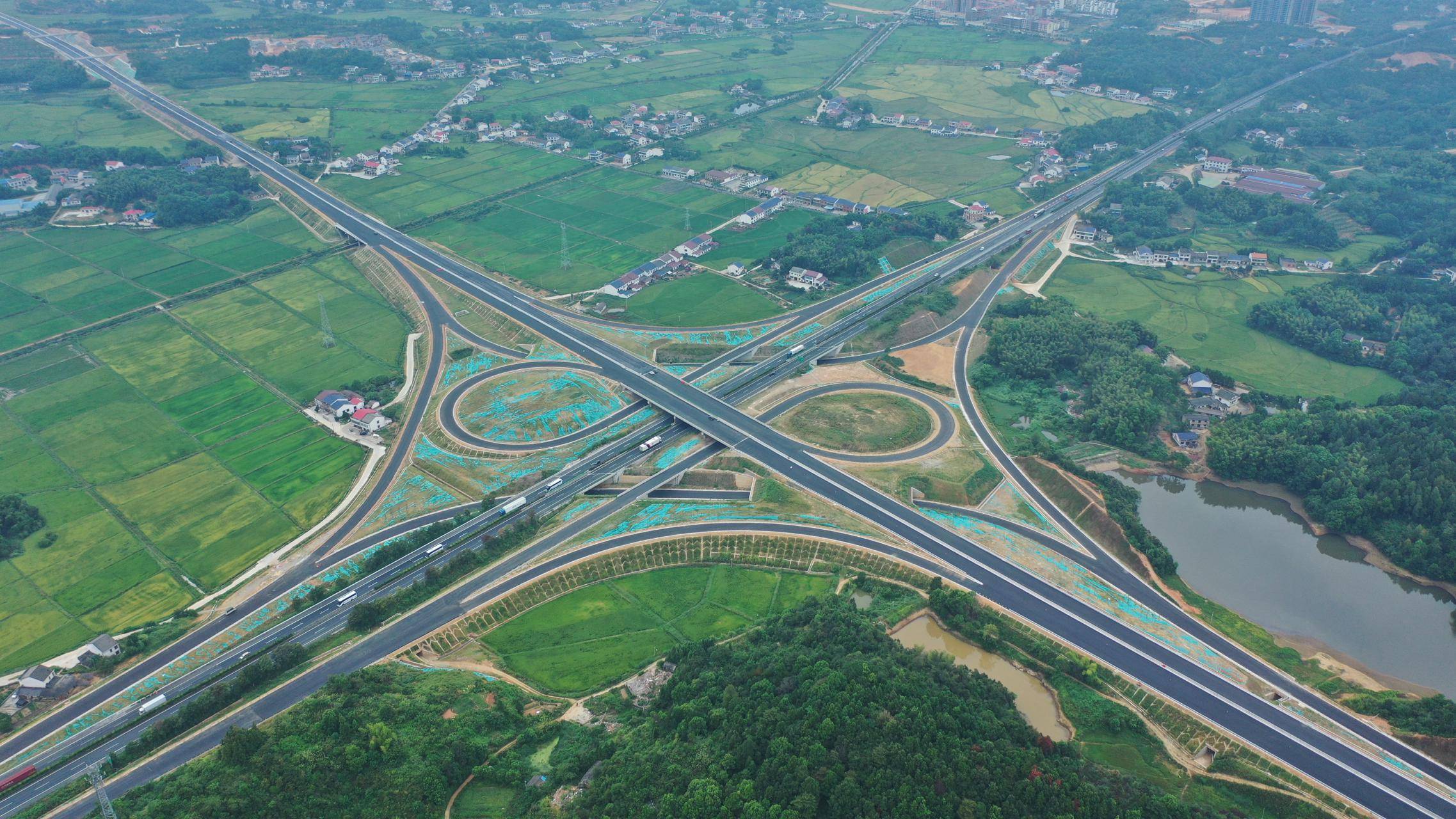 平益高速路面工程已完工,预计年底建成通车_项目_高速公路_湘赣