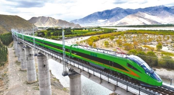 2021年6月25日,全长435公里,设计时速160公里的拉林铁路建成通车,西藏