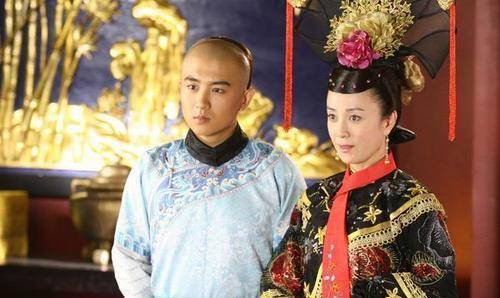 一时之间,谣言四起,有人认为皇后是被太后(孝和睿皇后)赐死的