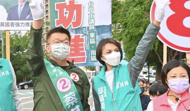 尴尬的助选"台独"分子蔡其昌拉陌生人辅选,民众问