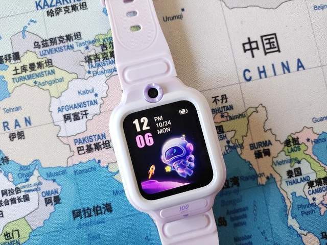 ���ƴ�ͳ����ҵ�����һ����ѧϰ�ĵ绰�ֱ�