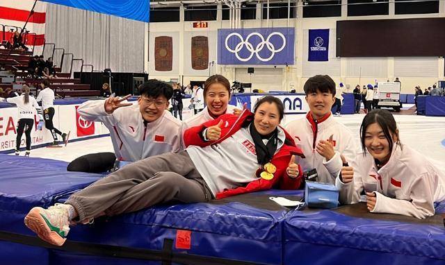 中国短道速滑意外夺冠,张晶率队登顶力捧新领军人_中国短道速滑2000米