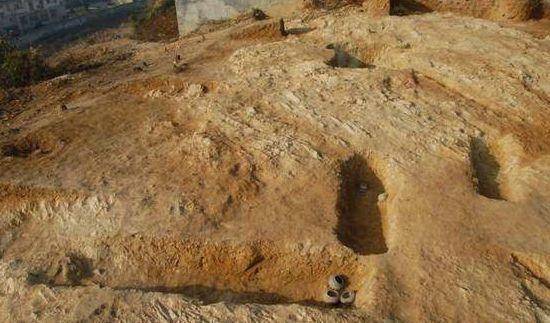 是,意外发现了许多神秘的土丘,江苏省考古研究所的考古专家们经过发掘