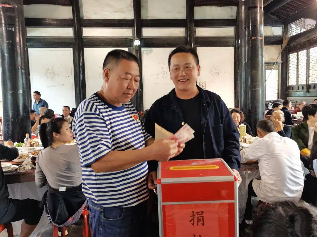 诸暨95岁老人去世，家属简办白事，省下的钱捐给村里！