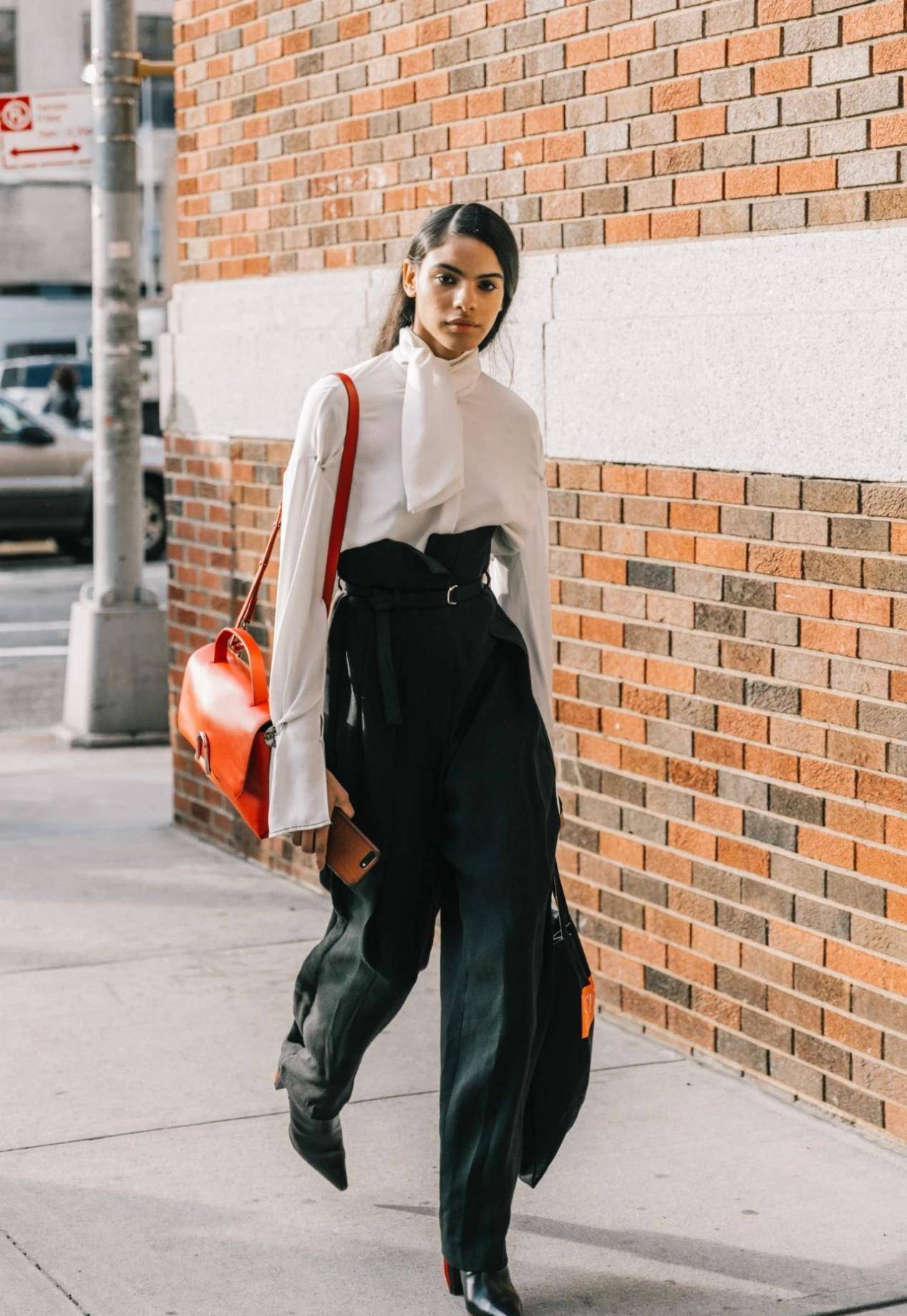 原创
  收起你的小黑裤!今年夏天的“裤王”是它,显瘦时髦还有气质 第6张 原创
  收起你的小黑裤!今年夏天的“裤王”是它,显瘦时髦还有气质 第6张